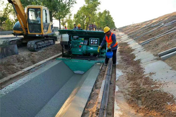 邊溝滑膜機(jī),邊溝襯砌機(jī)